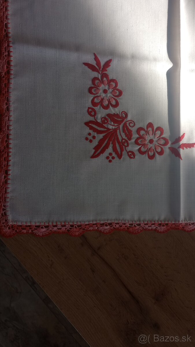 Vyšívaný obrus - 5
