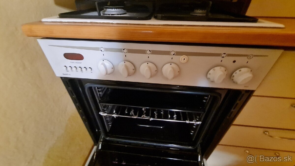 Predám kuchynskú linku 248cm - 5