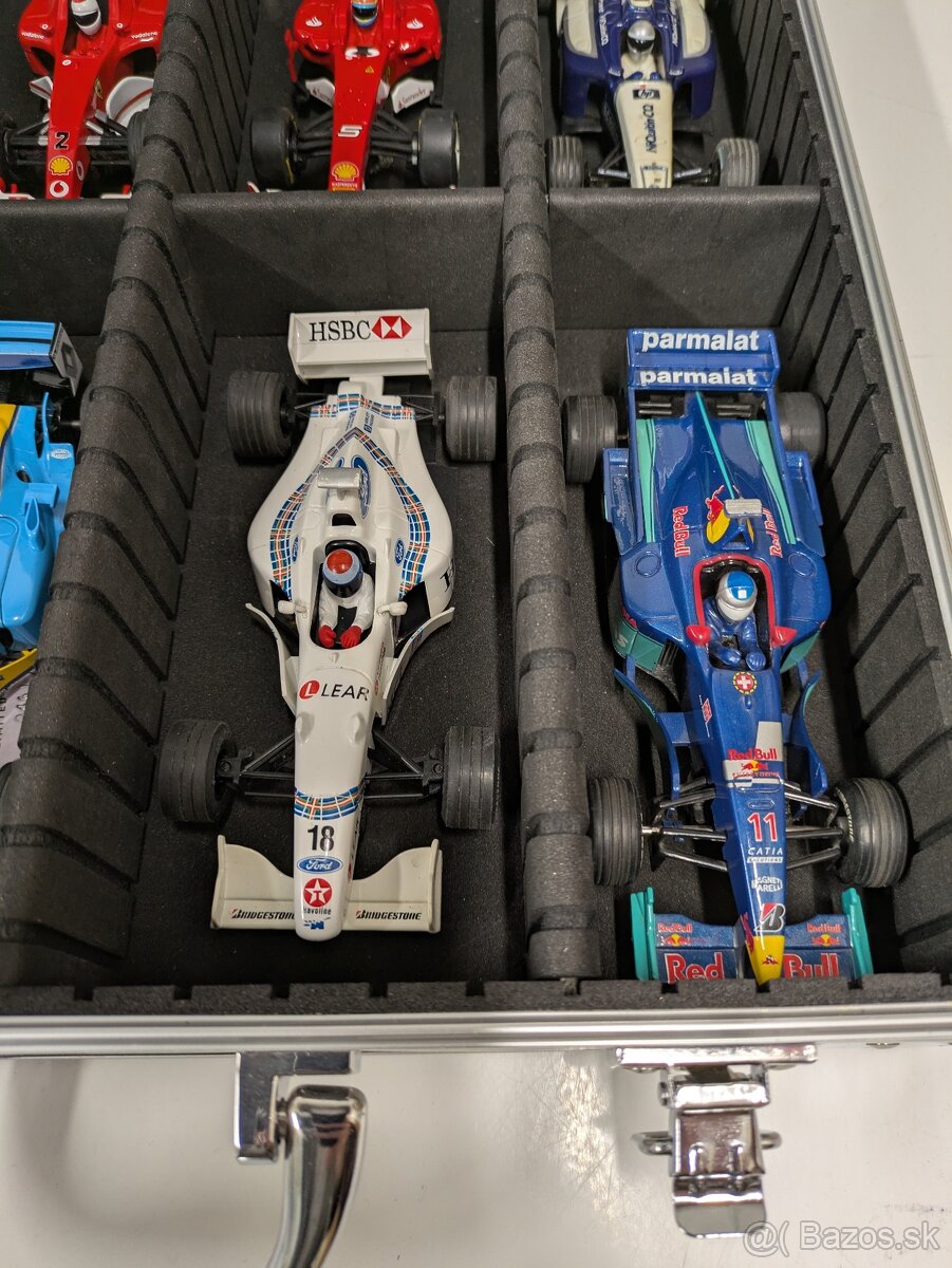 Autíčka 1:32 Carrera Formula 1 na autodráhu - 5