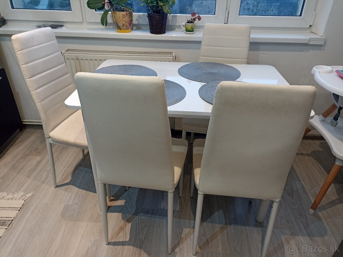 Jedálenský stôl - 5