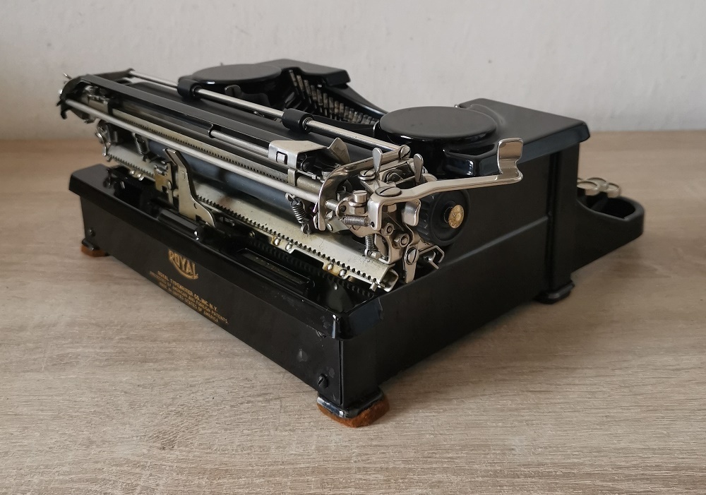 Luxusný starožitný písací stroj ROYAL P z roku 1931 - 5