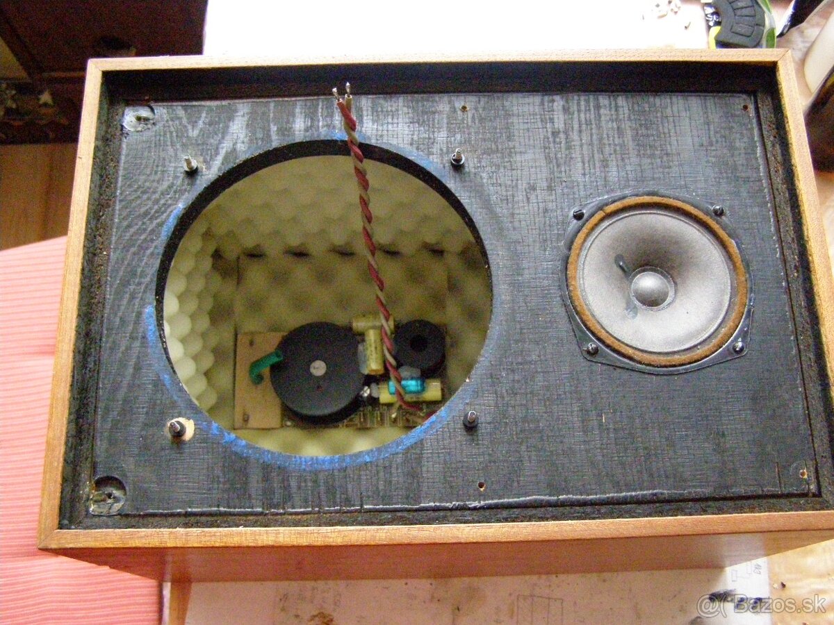 Gramofón Tesla NZC420 + reproduktory 1PF 067 33 - 5