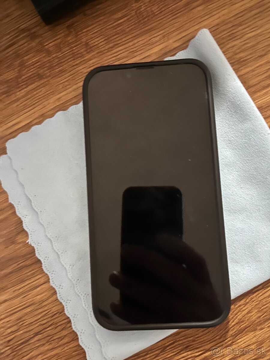 Apple iPhone 16eBlack - 5