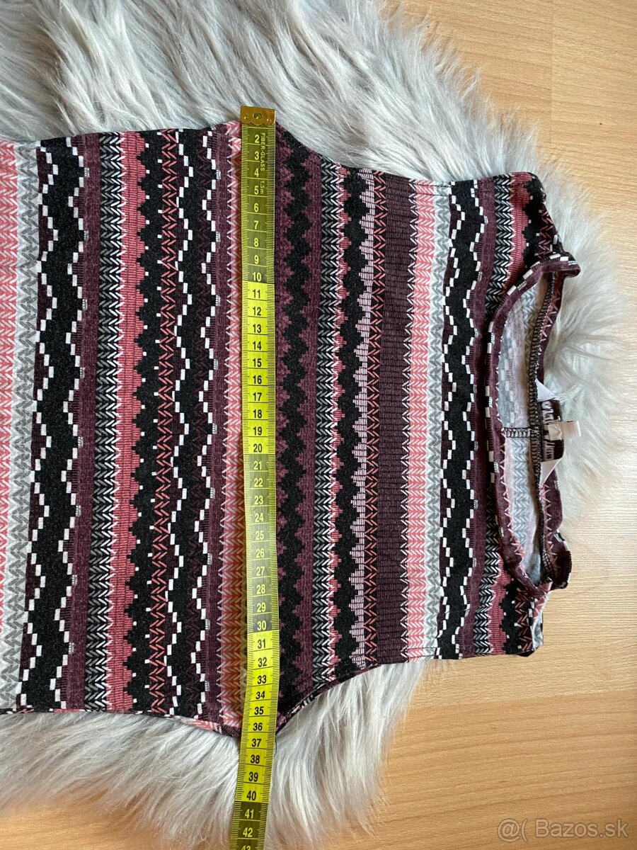 2x obtiahnuté šaty - 5