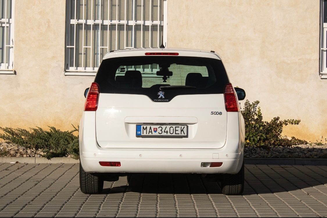 Peugeot 5008 2.0 HDi 110 kW – panoramatická strecha - 5