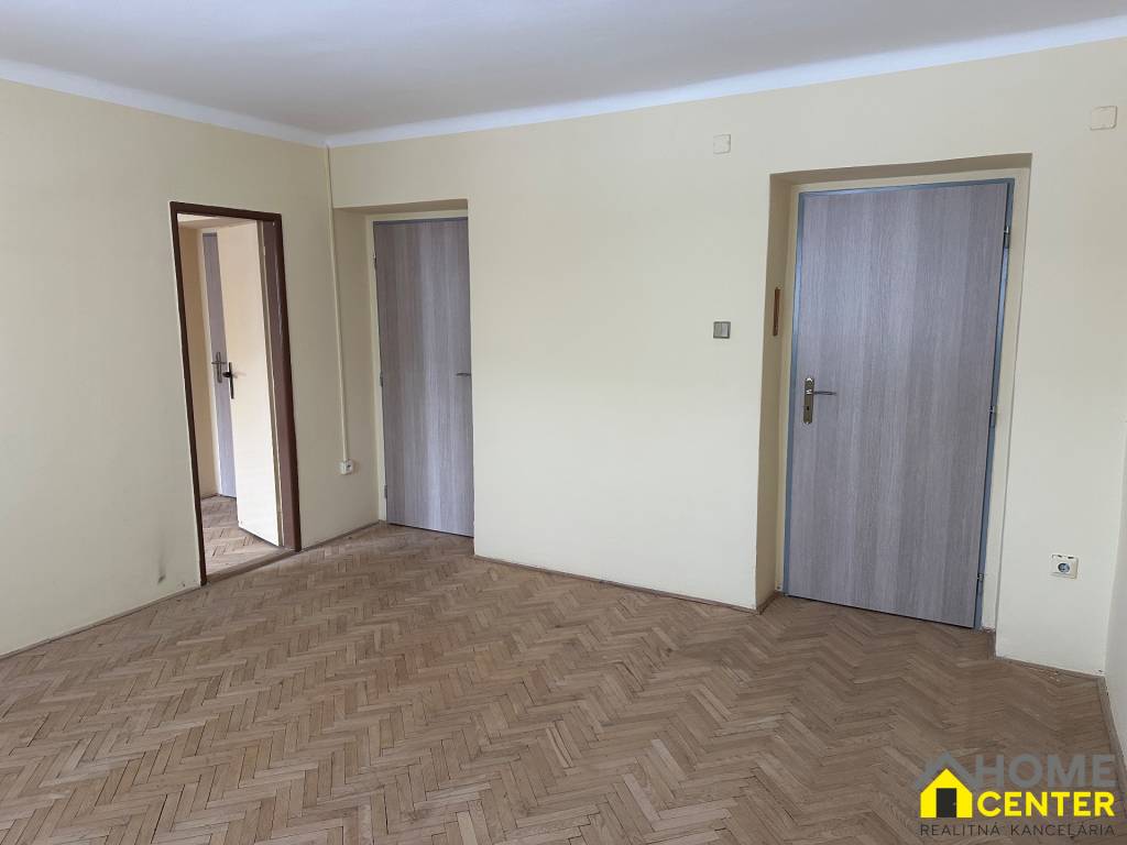 PREDAJ : 2 IZBOVÝ TEHLOVÝ BYT V KOMÁRNE - 5