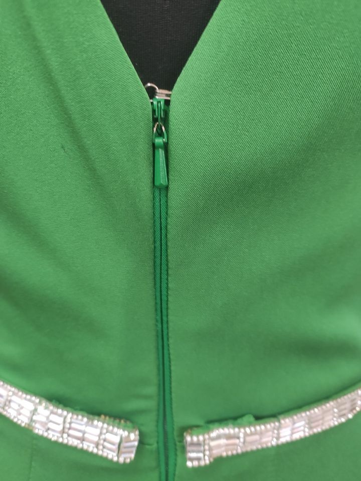 spoločenské šaty zelené s opaskom - 5