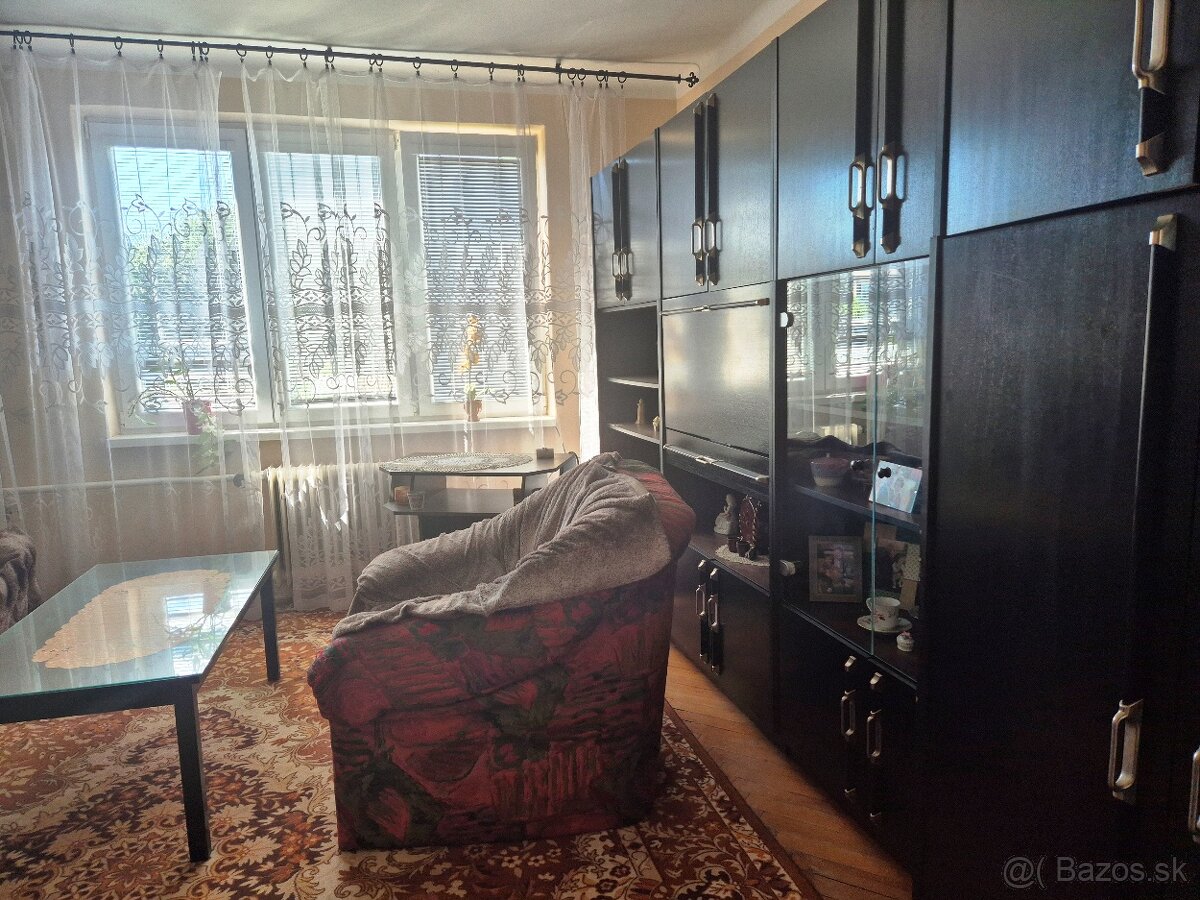 3 izbový byt na predaj s garážou v Nových Zámkoch. - 5