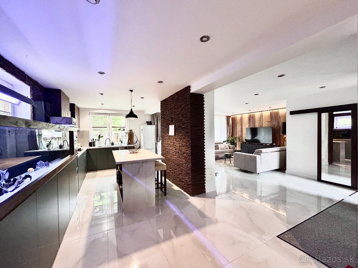 Na predaj príjemný plne zariadený dom s bazénom - 5