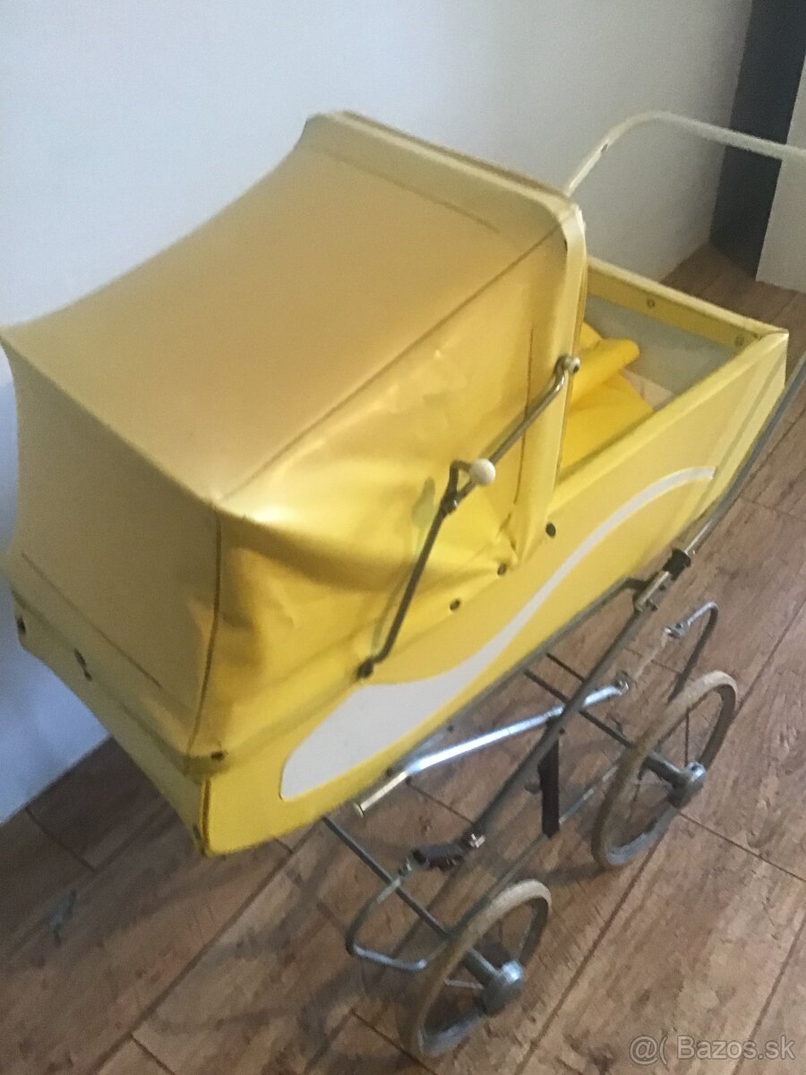 STARý žLTý KOčíK PRE BáBIKY - 5