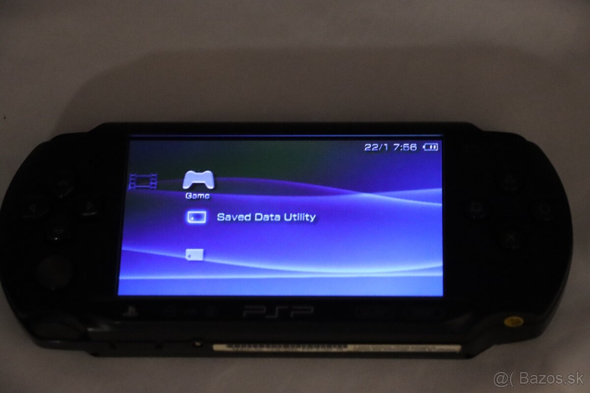 PSP E1004 Street + 4GB karta + 7 hier + krabica - 5