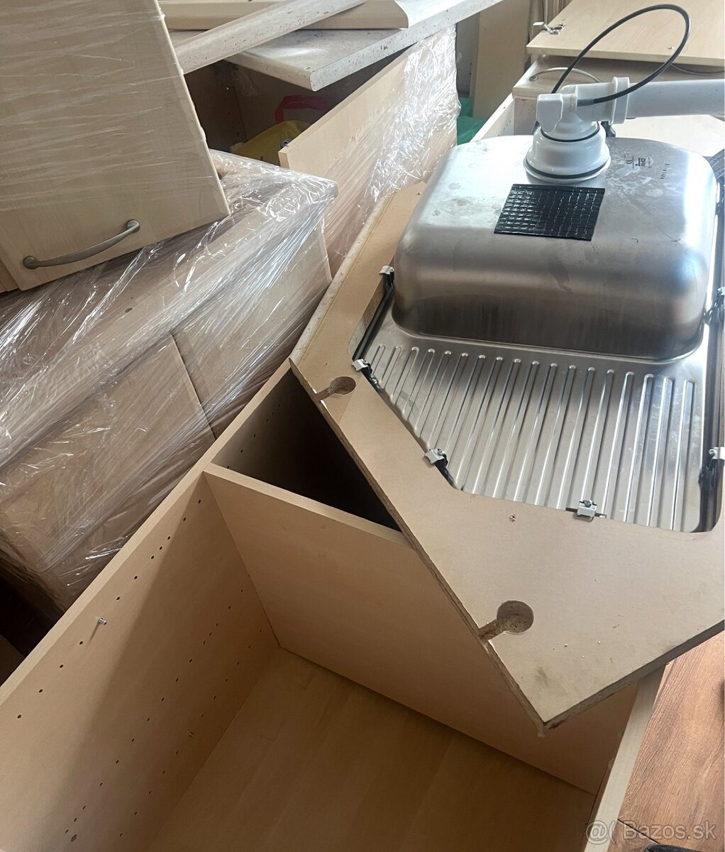 Kuchynska linka skoro nova-2 zostavy + drez a bateria - 5