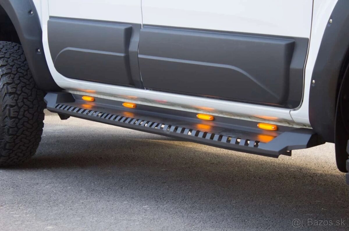 Bočné ochranné prahy nášľapy na VW Amarok