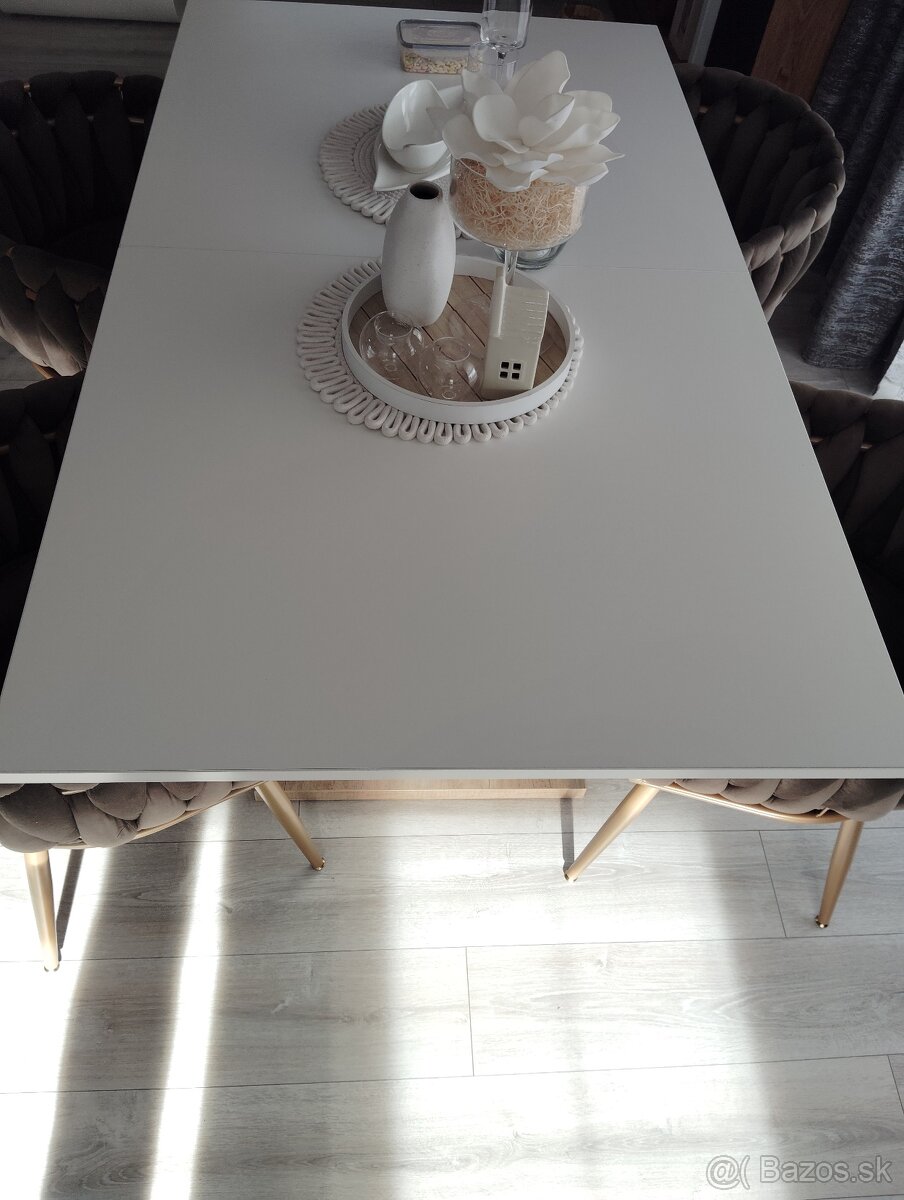 Predám roztahovaci jedálenský stôl - 5