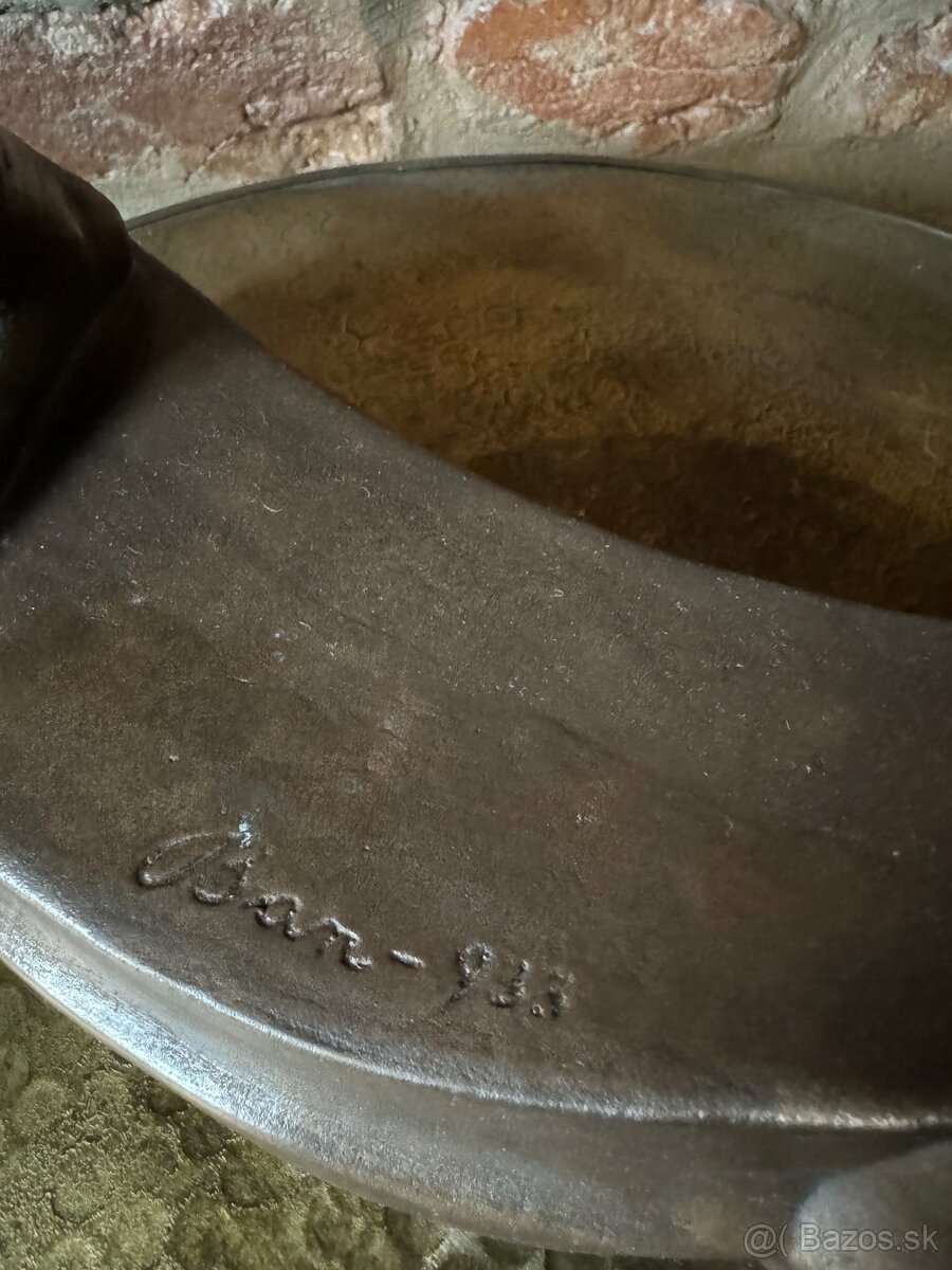 Pavoľ Bán bronzová socha muž zo zemegulov - 5