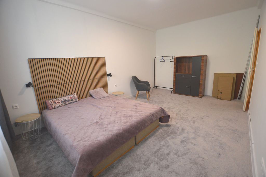 Na prenájom 2izb, Košická, 60m2, p.1./4, po rekonštrukcii, i - 5