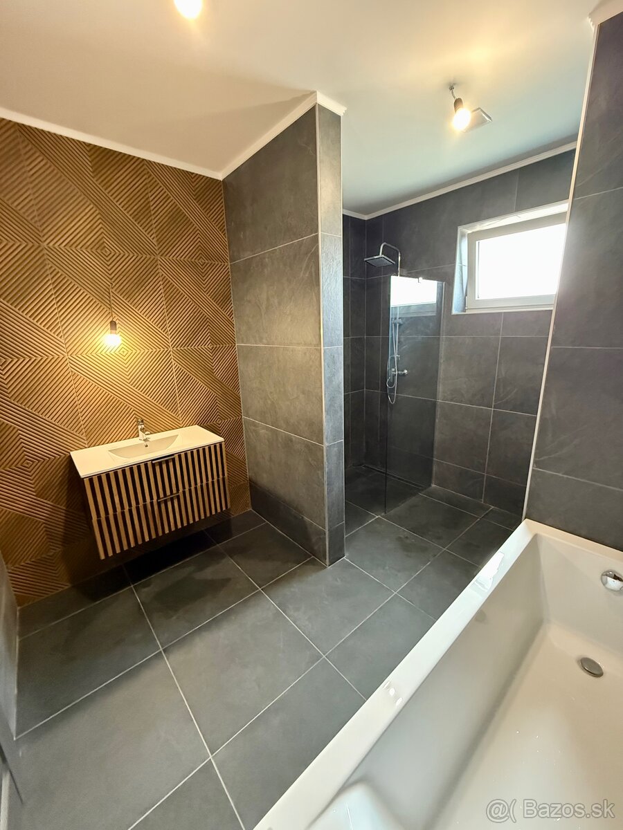 Trojizbový byt s balkónom - 5