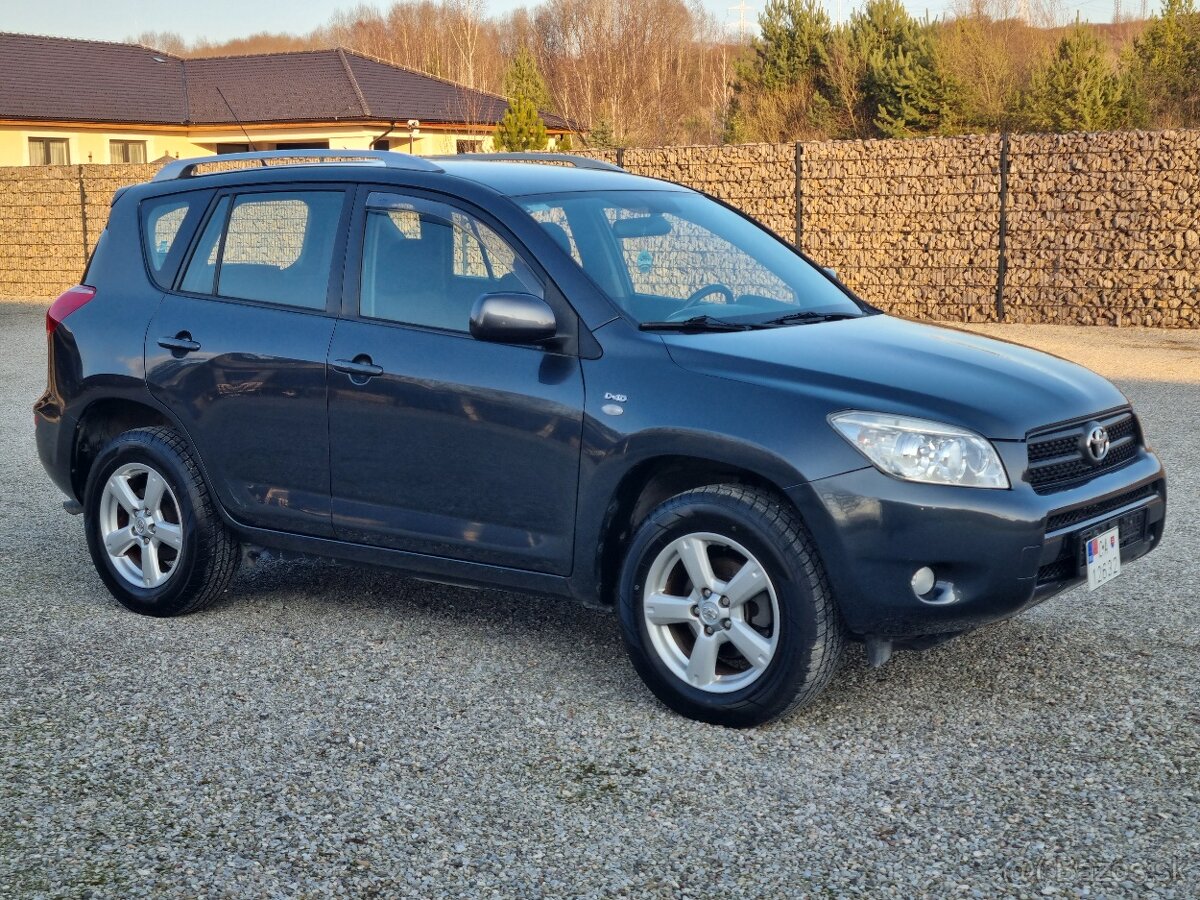 TOYOTA RAV4 2,2D4D 4x4 - 5