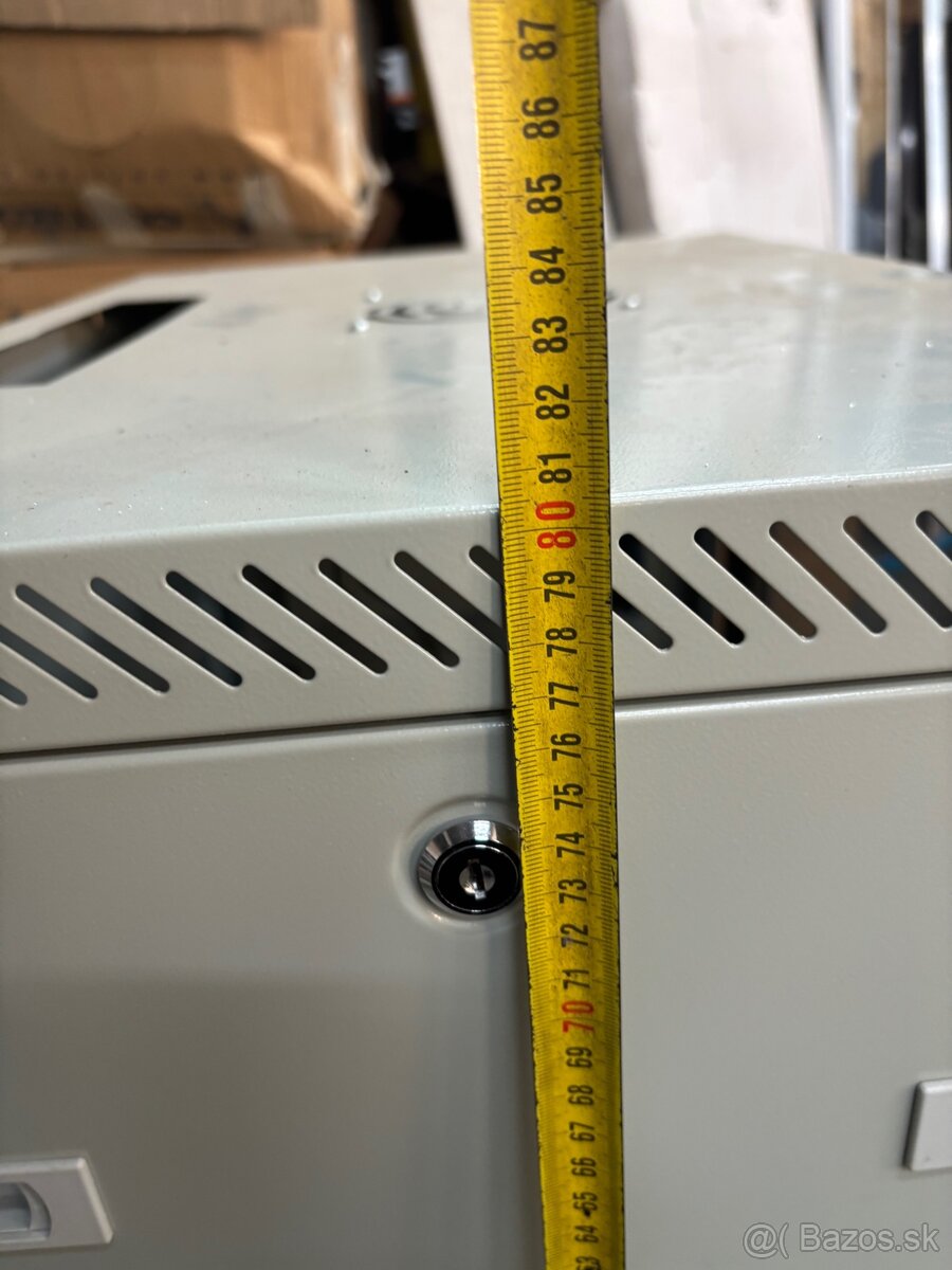 Predám málo požitú rack 15U skrynu - 5