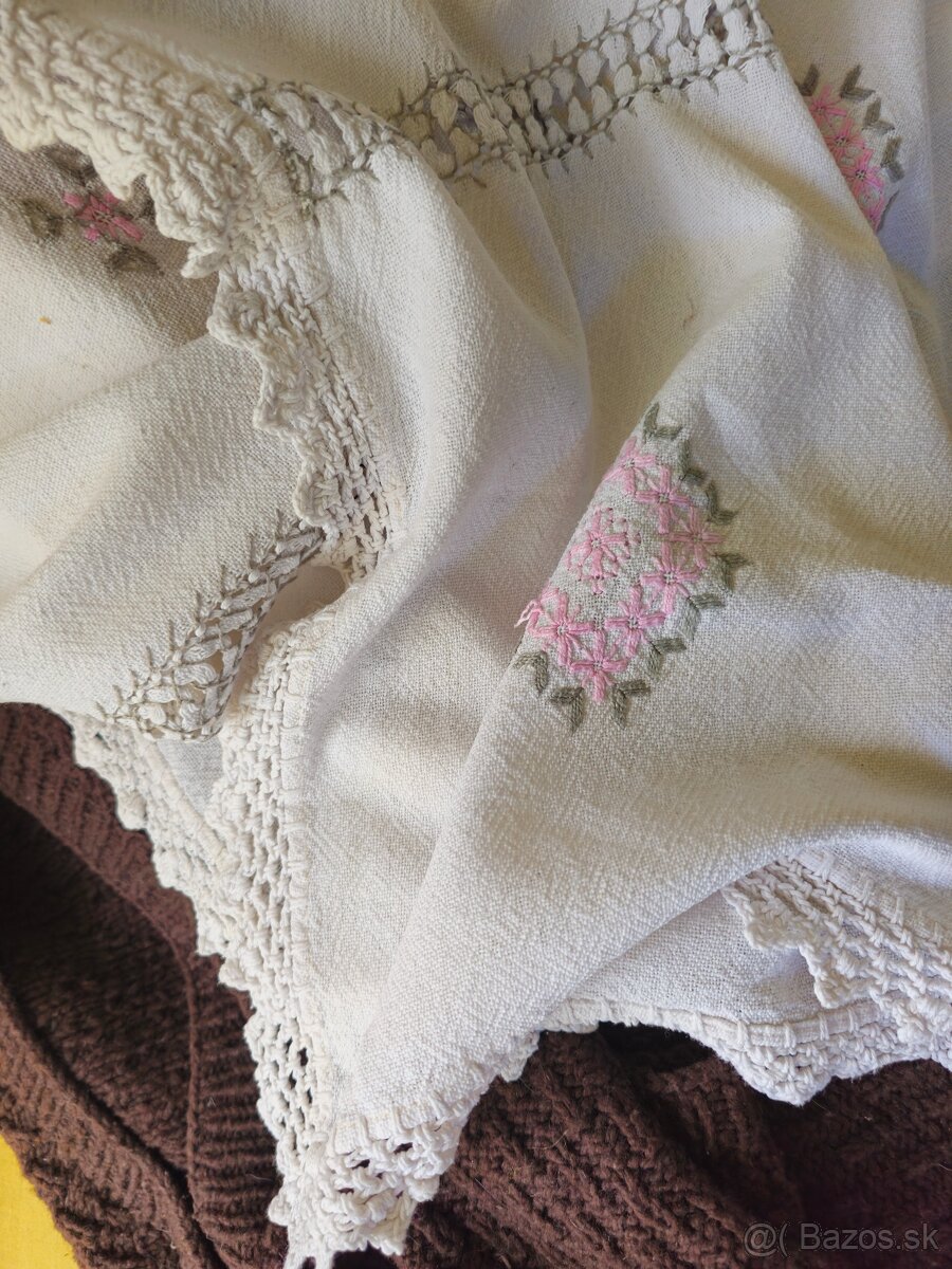 Obrus starý vyšívaný - 5