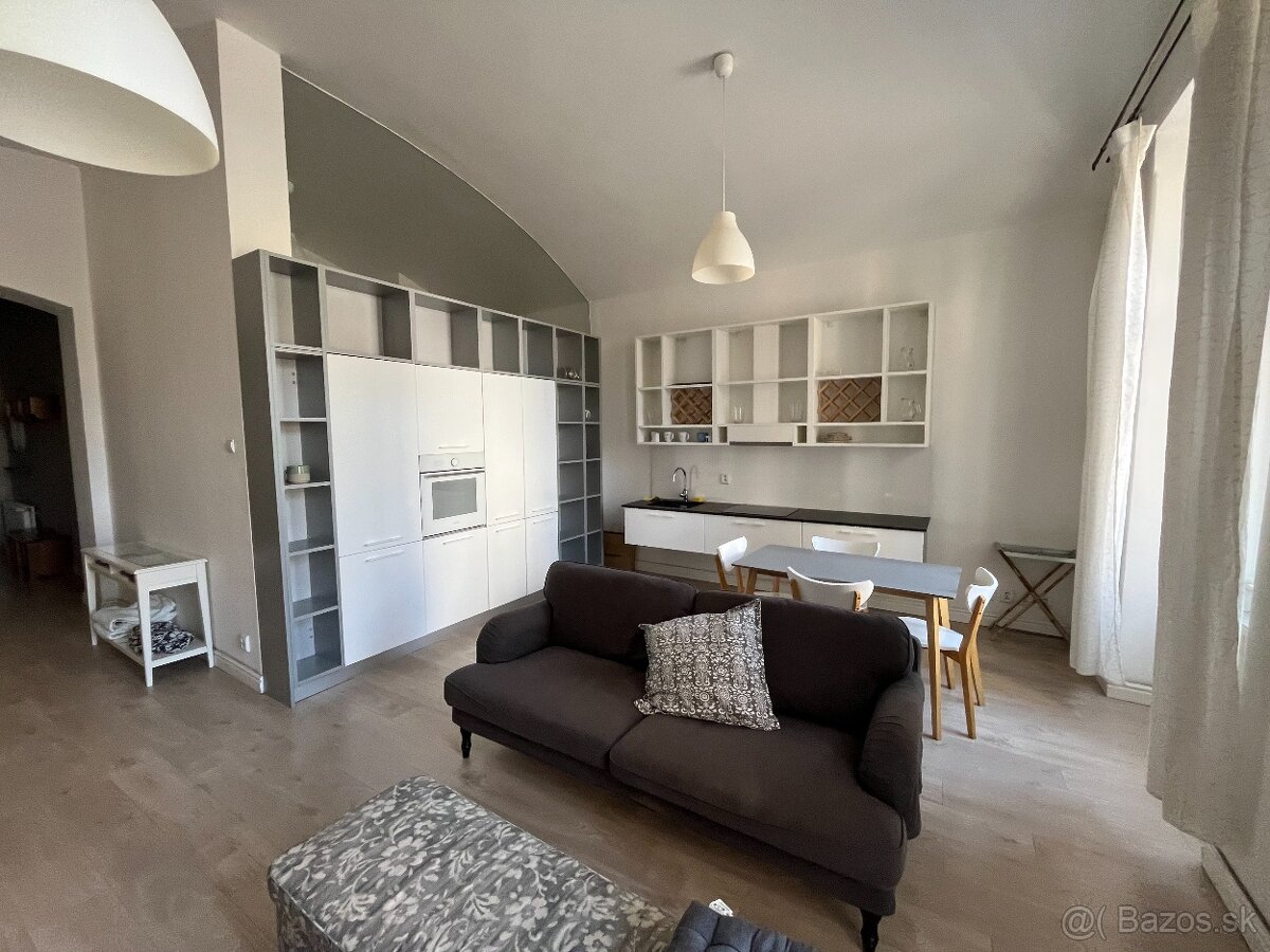 3 izb. tehlový byt s balkónom na Hlavnú ulicu, Staré mesto - 5