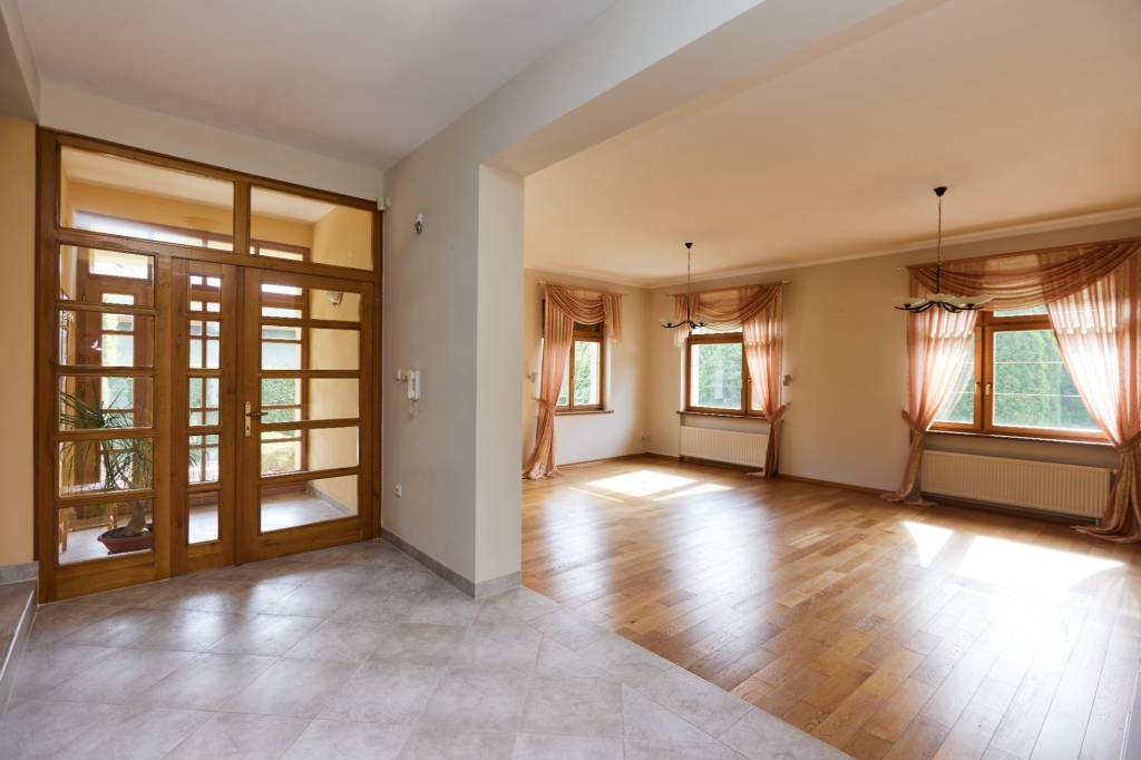 NA PREDAJ -MESTSKÁ 2- GENERAČNÁ VILA -TOPASOVÁ UL. - 5