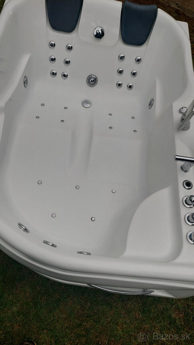 Predám vírivú vaňu WELLIS dublo hydro - 5