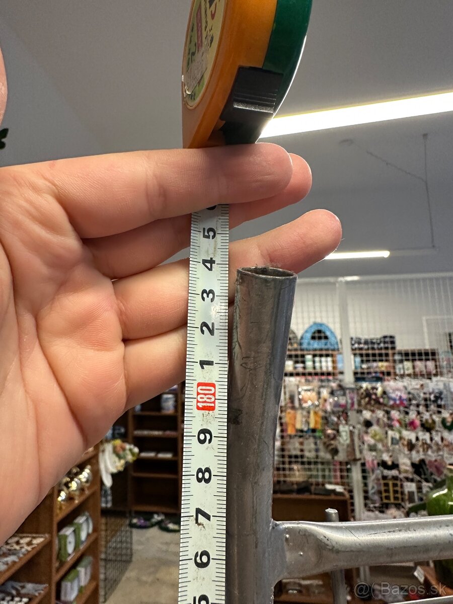 Kovový stojan na okuliare - 5