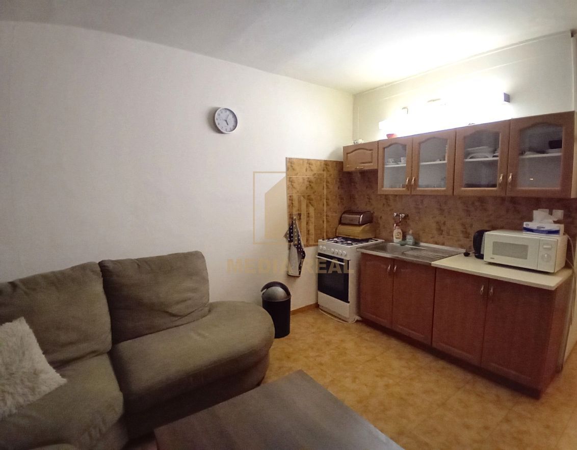 Prenájom pekný, šikovný 2-izbový byt, v peknom prostredí, Pi - 5