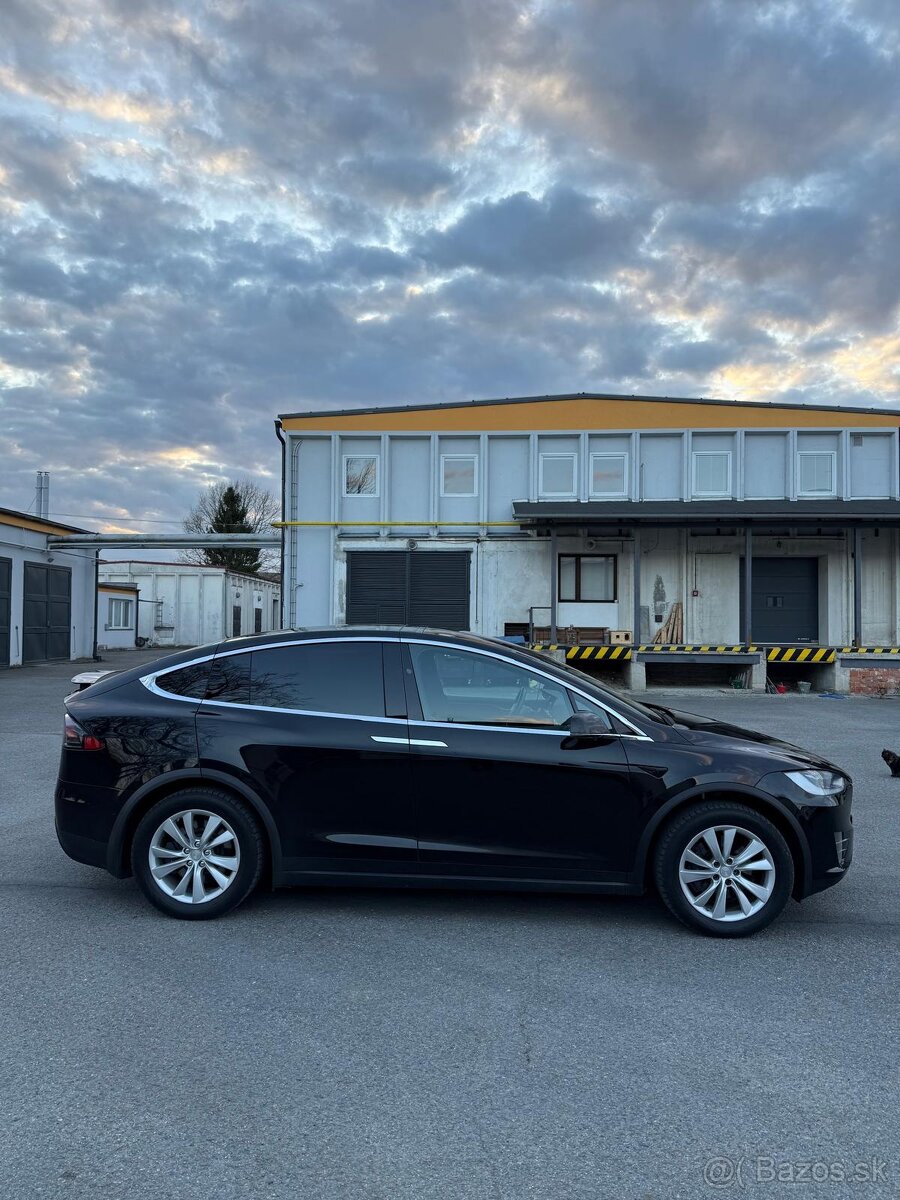 TESLA MODEL X 75D FREE SUPERCHARGING - 5