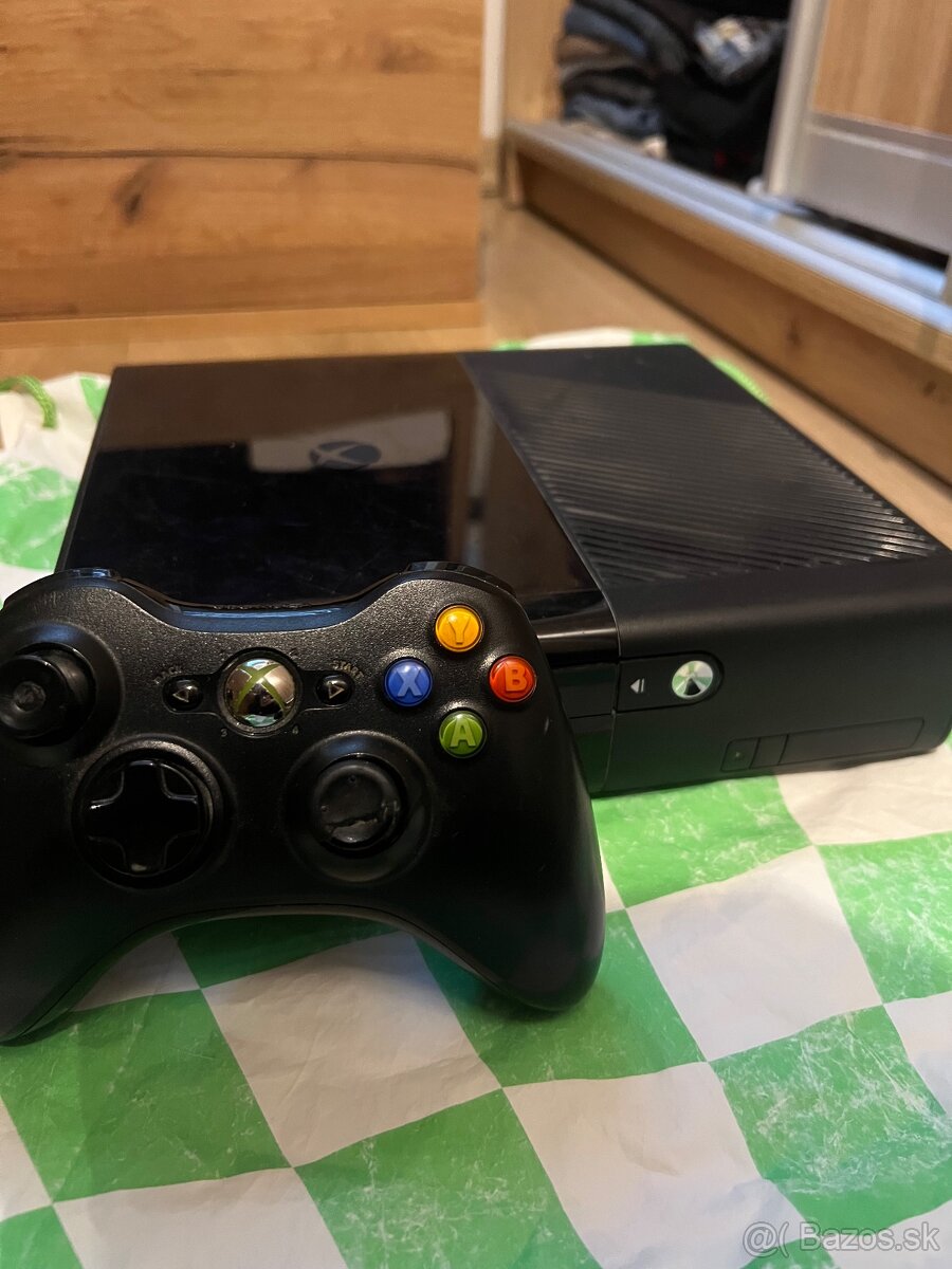 XBOX 360E - 5