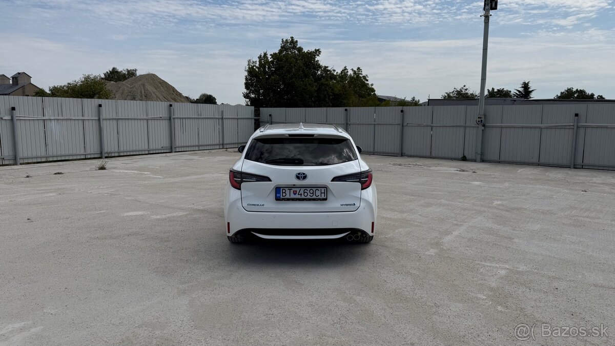 Toyota Corolla 2.0 Hybrid 📅 2020 - 5