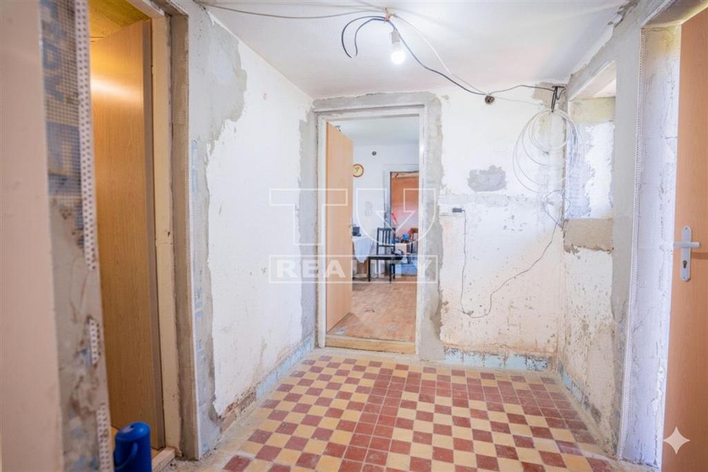 ZNÍŽENÁ CENA Predaj chalupy Uhrovec - 5