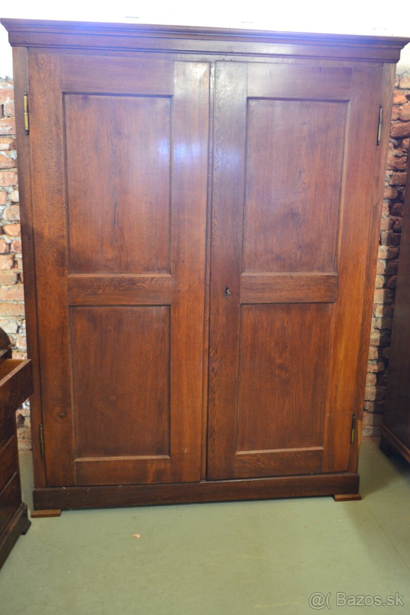 knihovne ,vitrinky,skrine - 5