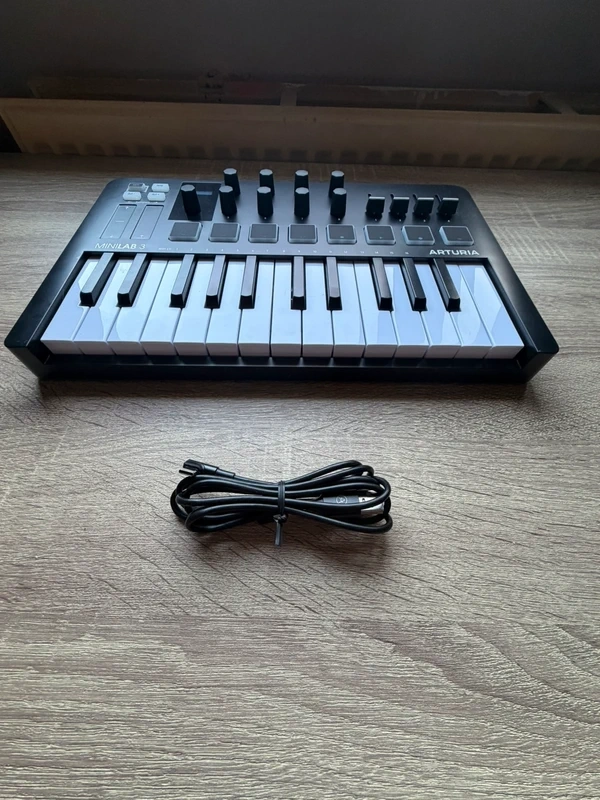 Arturia MiniLab 3 – Universal MIDI Controller - 5