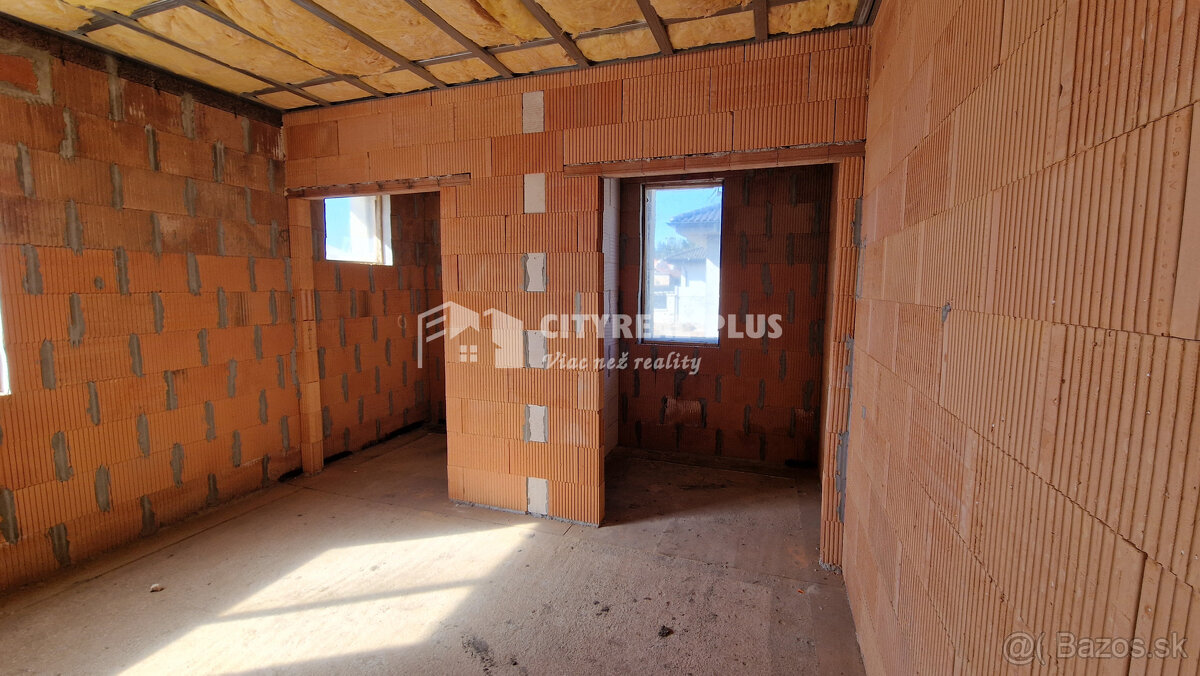 Na Predaj 4 izbová NOVOSTAVBA na 763m2 pozemku Nové Zámky - 5