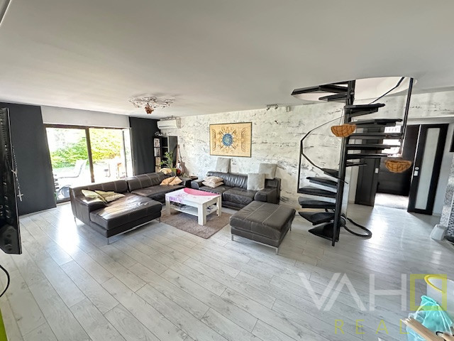 ,,ZNÍŽENÁ CENA ,,NA PREDAJ Luxusný rodinný dom - 5