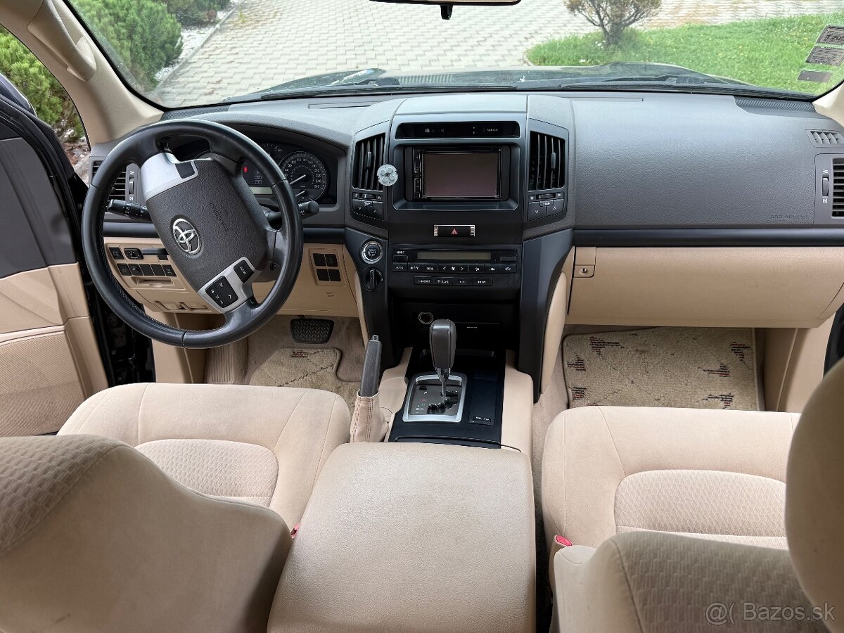 Toyota Land Cruiser V8 200