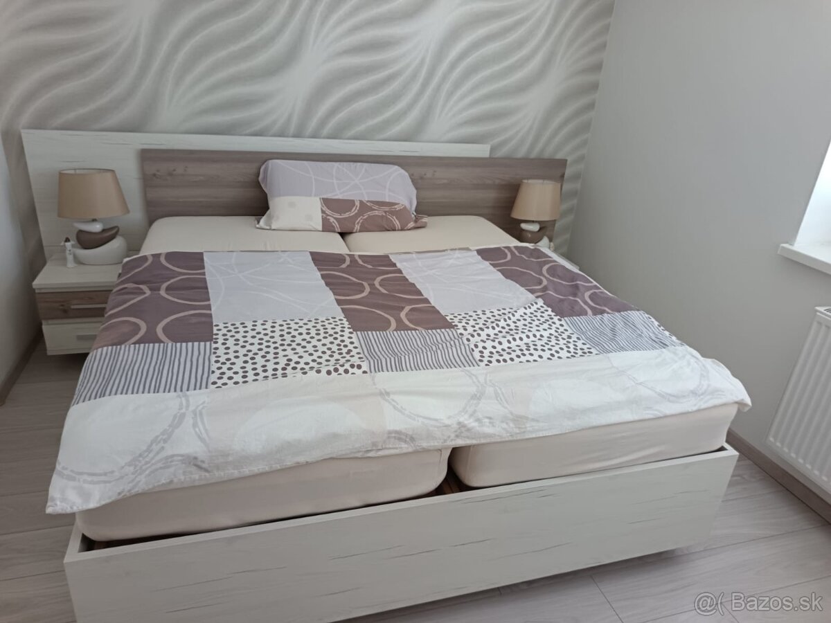 Predám manželskú postel s nočnými stolíkmi - 5