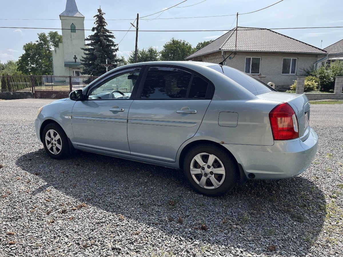 Predám HYUNDAI ACCENT SEDAN 71,3KW Manuál - 5