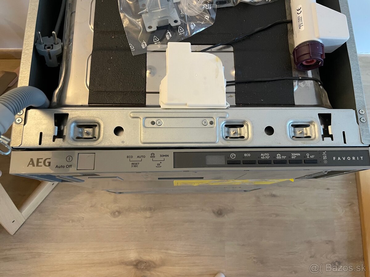 Vstavana umyvacka riadu AEG (45cm) - 5