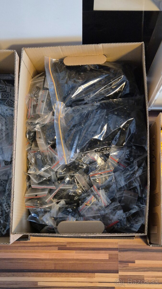 Lego 34,3 kg - 32 000 ks - 5