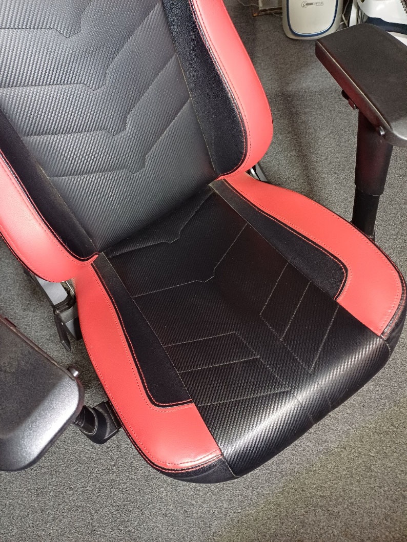 špičkové herné kreslo - stolička MSI - 5