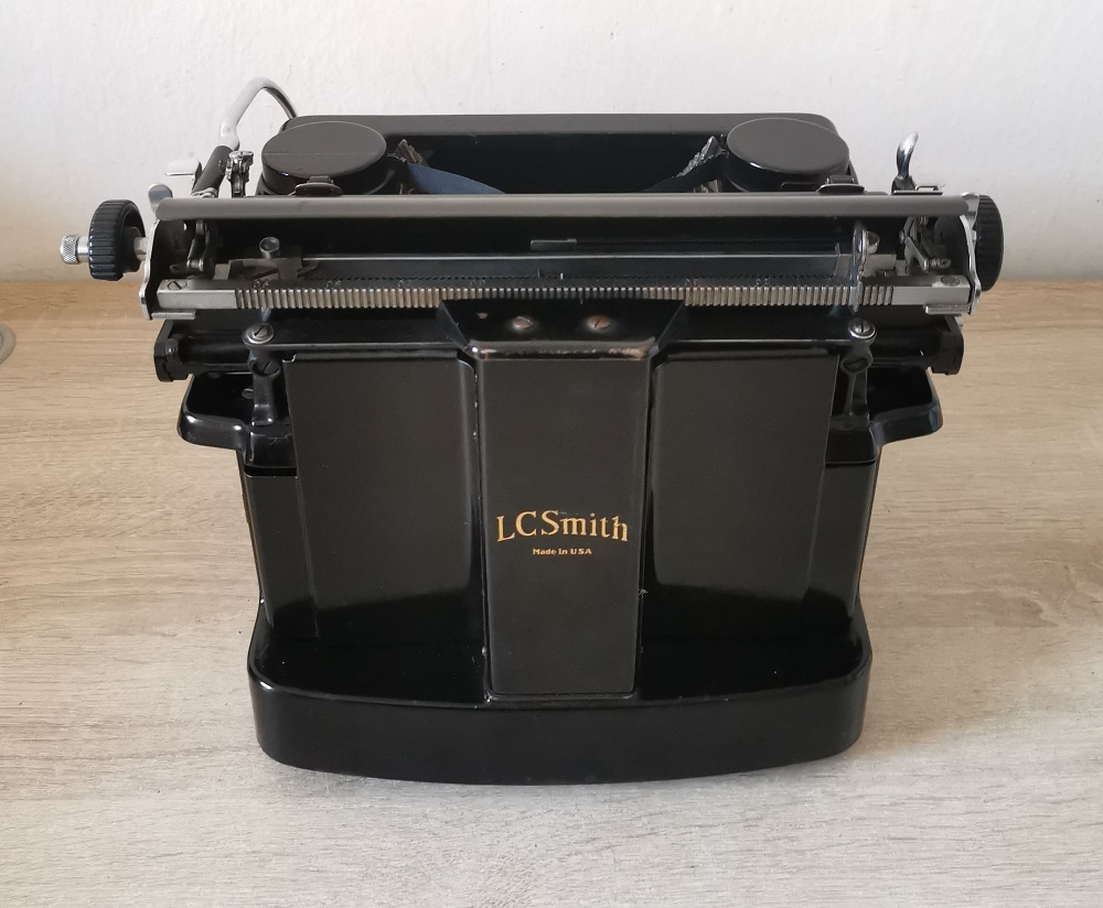 Starožitný písací stroj LC Smith Super Speed z roku 1937 - 5