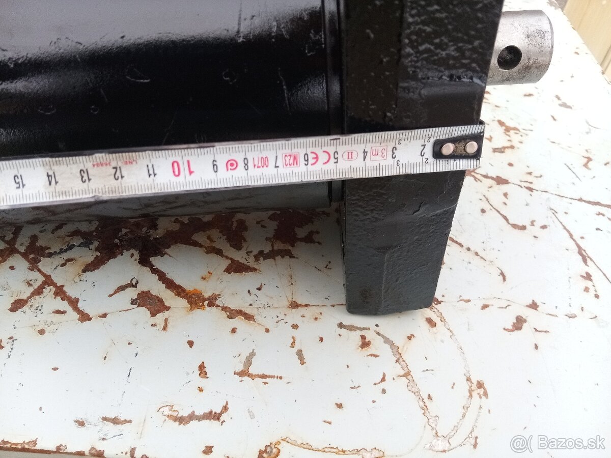 Hydraulický valec s prírubou - 5