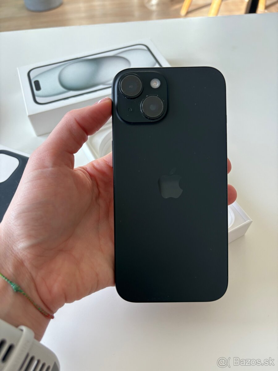 Apple iPhone 15, čierny, 128 GB - 5