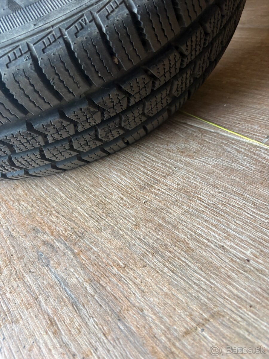 Pneu 205/70 R 15 C - 5