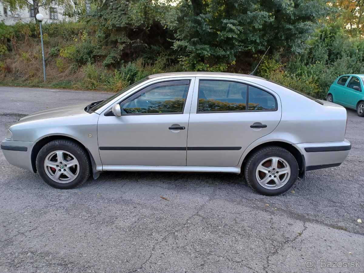 Škoda Octavia 1,6 benzín - 5