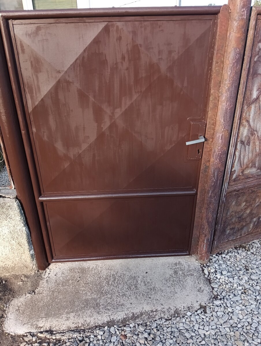 Predám dvojkrídlová brána + bránička - 5