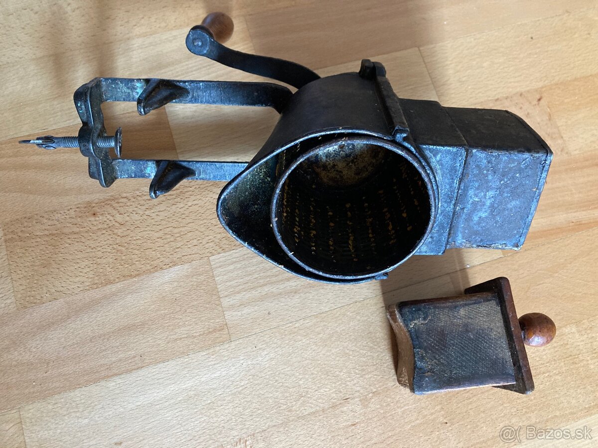 Starodávny mlynček na orechy - 5